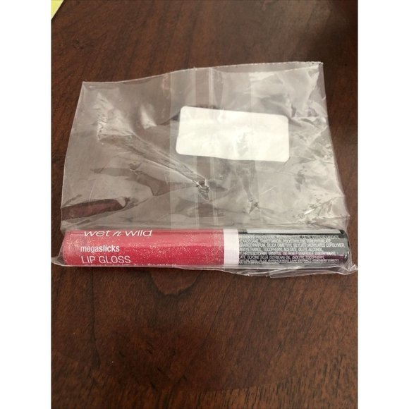 Wet n wild Megaslicks Lip Gloss #546C Crushed Grapes ( Berry ) Cosmetics beauty - Picture 2 of 5
